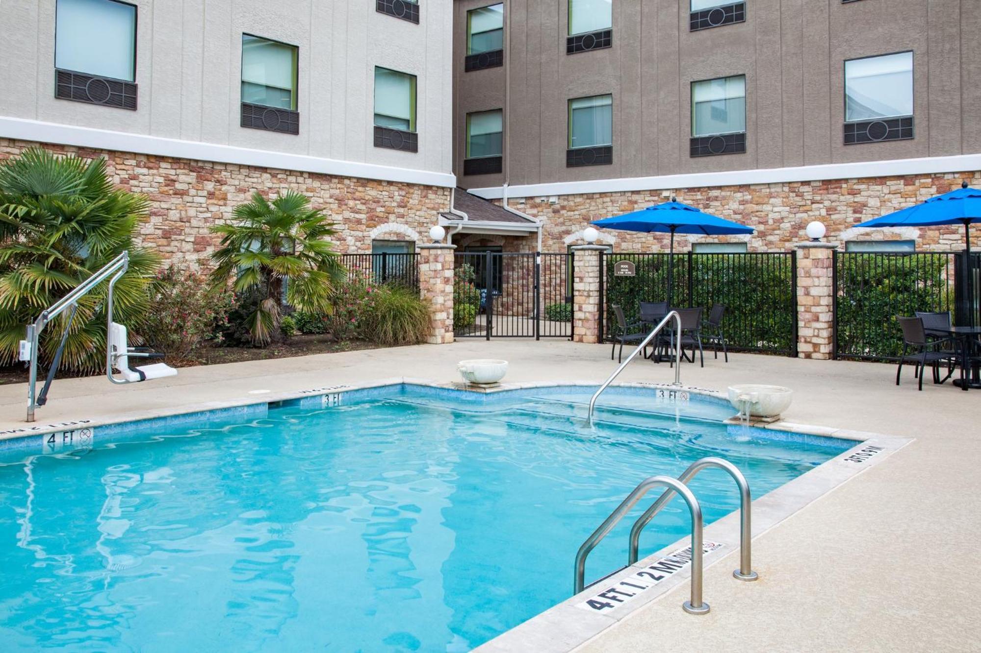 Holiday Inn Express & Suites Texarkana, An Ihg Hotel Exterior foto