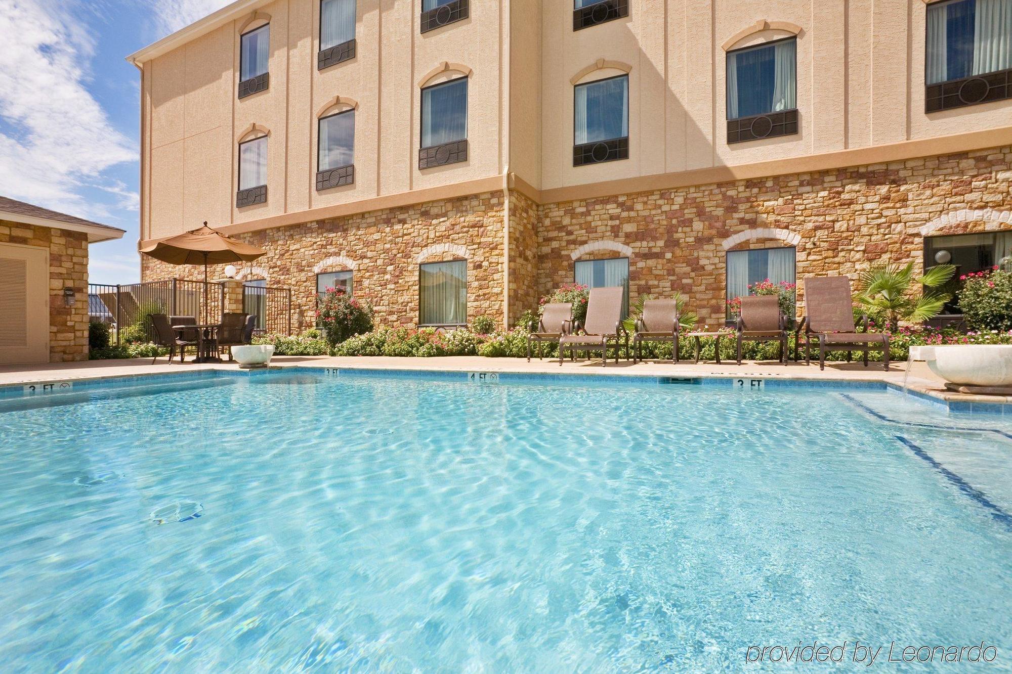 Holiday Inn Express & Suites Texarkana, An Ihg Hotel Exterior foto